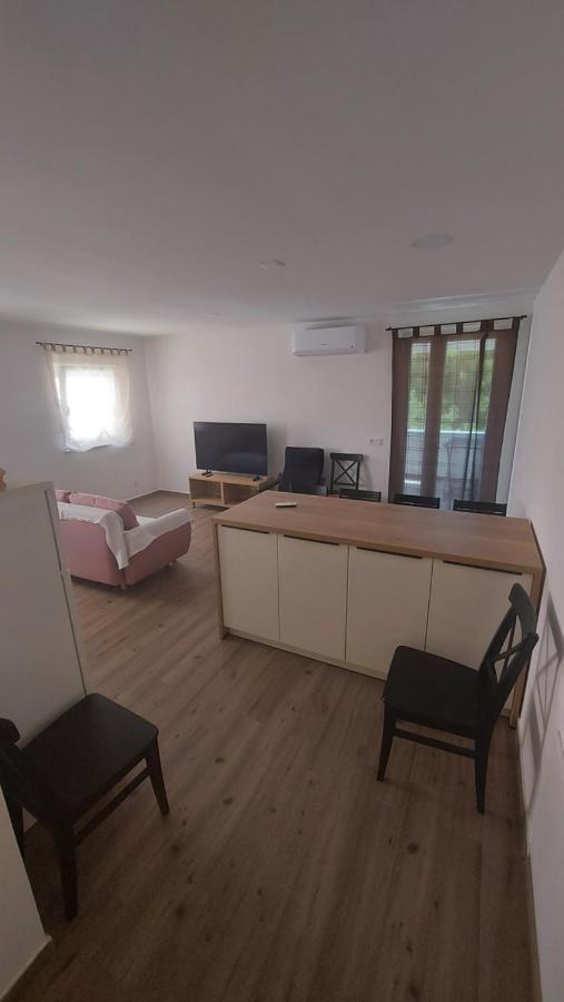 Apartmani Mlinar - Two Bedroom Apartment With Seaview Grebaštica Exterior foto