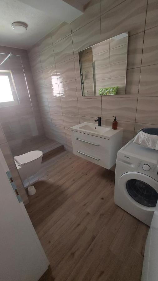 Apartmani Mlinar - Two Bedroom Apartment With Seaview Grebaštica Exterior foto