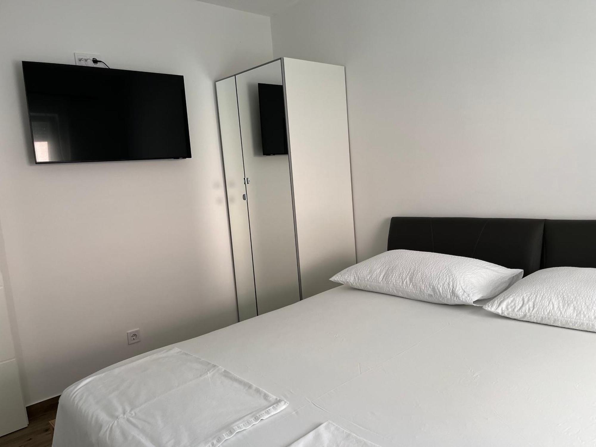 Apartmani Mlinar - Two Bedroom Apartment With Seaview Grebaštica Exterior foto