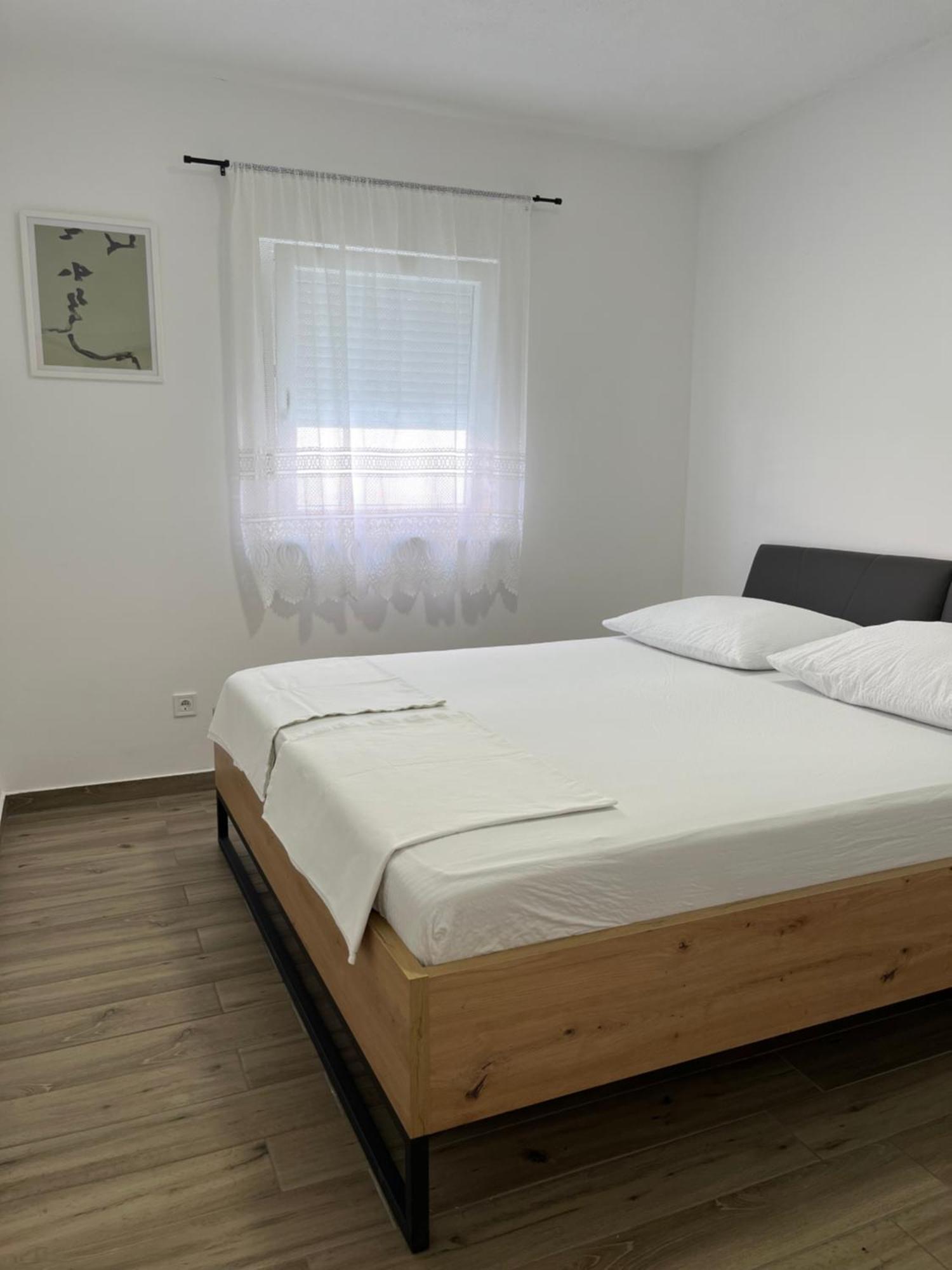 Apartmani Mlinar - Two Bedroom Apartment With Seaview Grebaštica Exterior foto